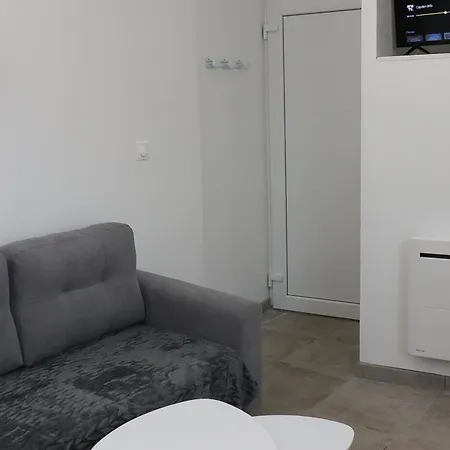Apartamento F2 *